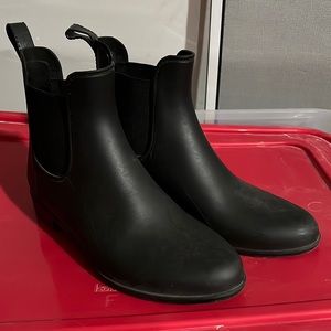Rubber ankle booties